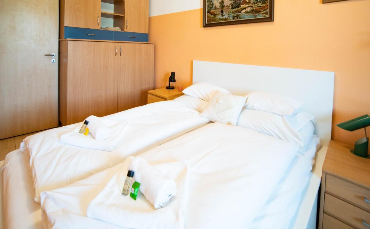 Free Parking Amphitheater Apartment - Wifi, Ac, Tv Budapest Exterior photo
